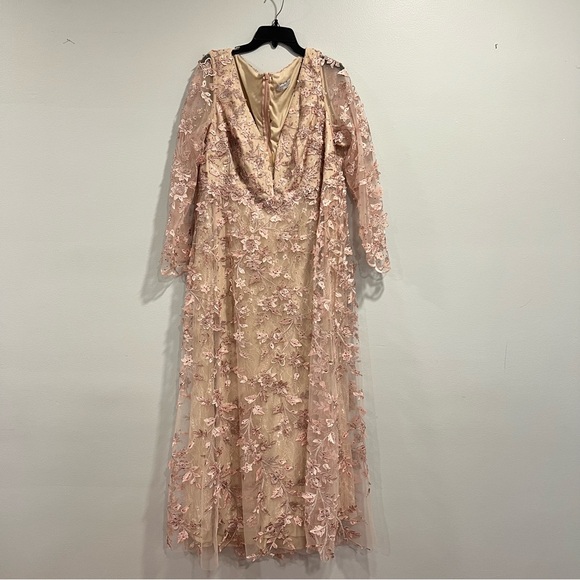 Mac Duggal Long Sleeve Lace Dress in Blush Pink - Picture 6 of 16